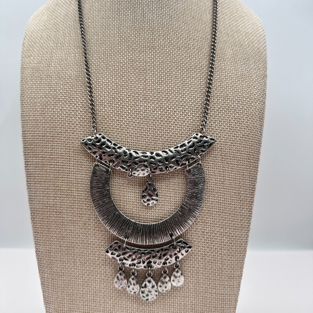 Vintage 80s Silver Tone Hammered Bib Statement Necklace Teardrop Charms Jewelry